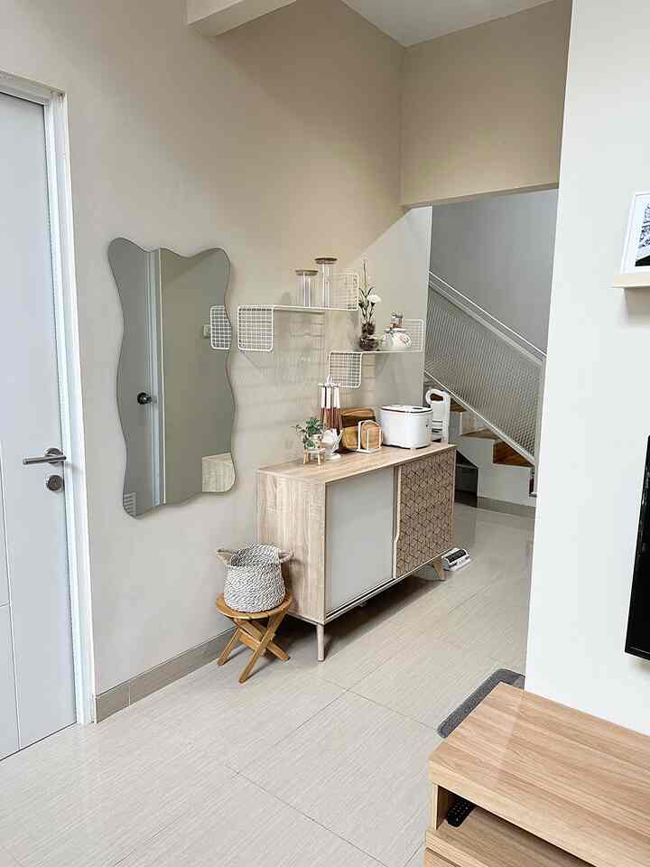 Awalnya ini hanya area lorong menuju dapur belakang. Aku make over jadi tempat penyimpanan tambahan untuk keperluan di dapur..

Rumah kecil semoga tetap bisa kelihatan rapih & bagus yah ^.^

Oh yah, besok weekend 🎉
selamat liburan bersama keluarga tercinta yah ^.^

#minimalis #rumahcluster #tanggerang #rumahmungil #livewithkids


