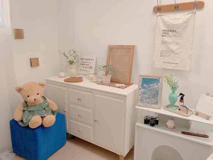 iseng - iseng redecorate mini studio ku menjadi ala ruang tamu gitu tinggal di tambahin sofa biar bisa duduk - duduk santai🥰


#livingroom #ruangtamu #ruangtamukecil #koreanroom #ruangtamuaesthetic #ruangtamucantik #makeoverruangtamu #ruangtamuminimalist