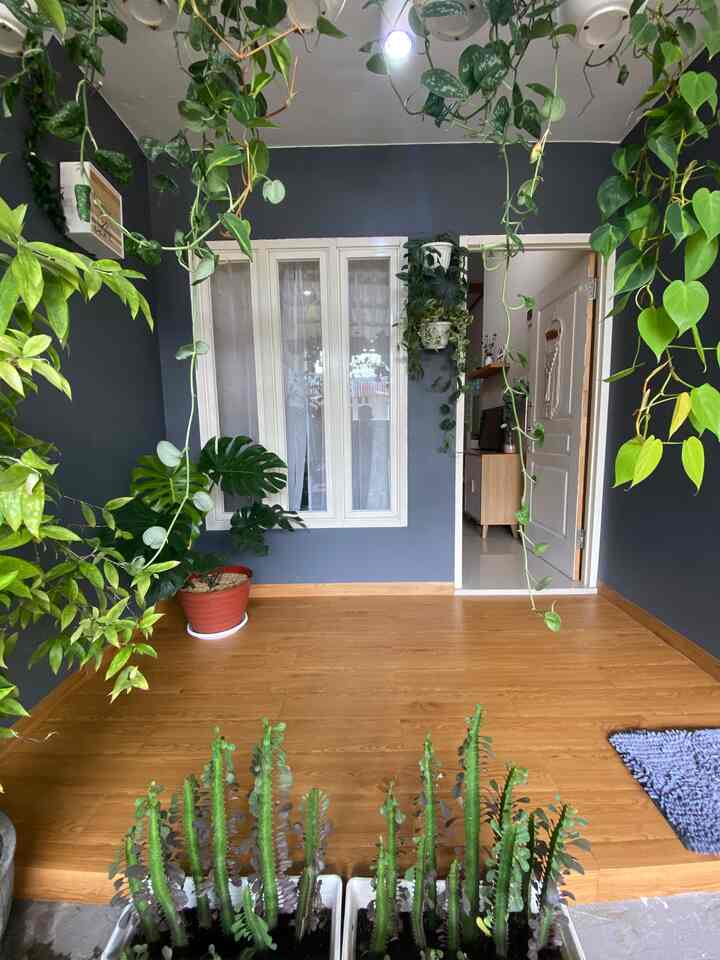 🌱 Teras ini sengaja kami berikan banyak bunga, karena di sini tempat kami bersantai saat di rumah. Sangat sejuk dimata dan membuat udara lebih segar😍

#teras #terasrumah #homeinspiration #tipsdecoration #dekorasirumah #rumahmodern #japandi #rumahminimalis
