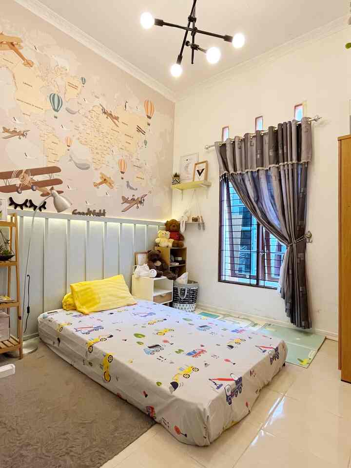 Hari ini kamar anak ganti sprei dengan motif favorit dia. Kamar yang ceria bikin anak betah 🥰 #kamaranak #inspirasikamaranak #kamaranaklaki-laki #kamartidur #scandinavian #inspirasikamar #rumahyasmine 