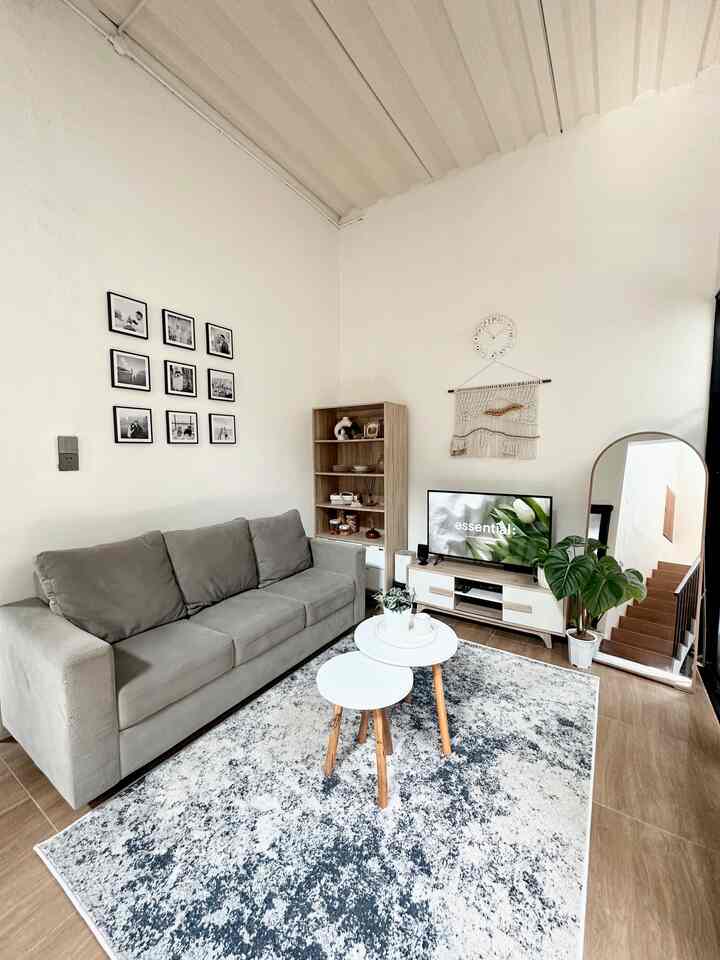 Suasana baru di living room ✨

#livingroom #gioiahouse #inspirasilivingroom #homedecor #dekorasiruangtamu #decorstuff #ruangtamu #ruangkeluarga 