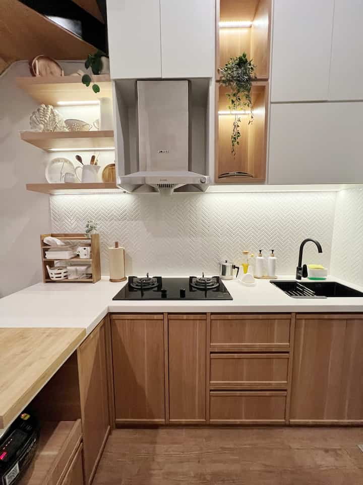 Memperbarui gaya dapur #inspirasidapur #dekorasidapur #sytlingdapur #kitchenjapandi #woodwhite