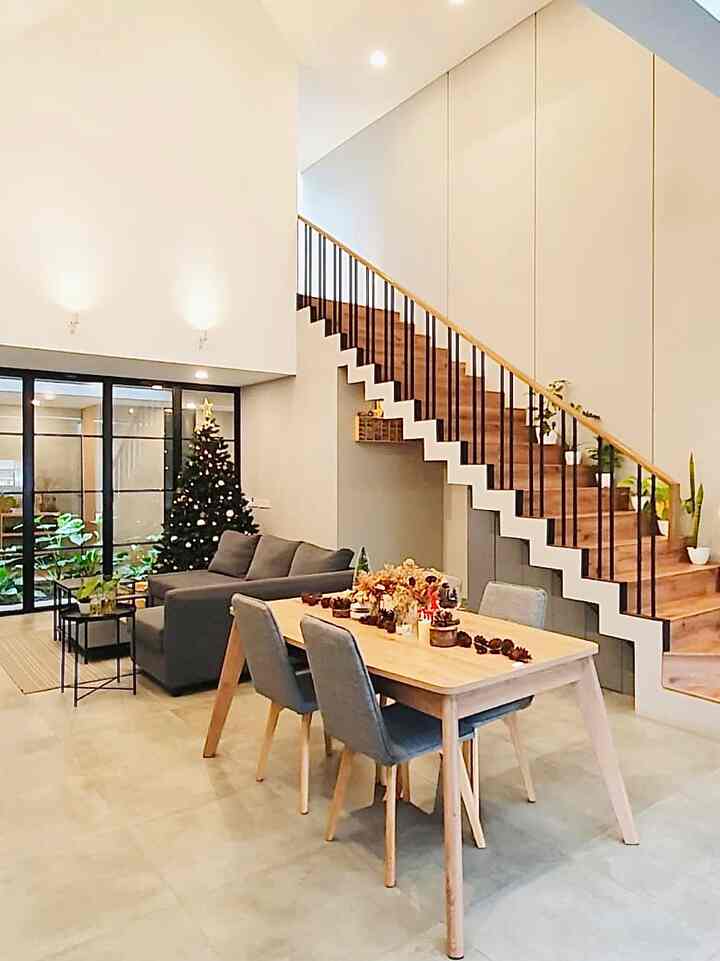 • HOLIDAY SEASONS •
Every December, as Christmas approaches, we always redecorate the living-dinning room area at RFL House so that the Christmas atmosphere at RFL House can be felt more.
Here I want to share a little inspiration for those of you who want to decorate your house with a Christmas atmosphere, I hope it's useful 😁

#scandinavianhouse #scandinavialivingroom #scandinaviandinningroom #christmasdecoration #christmasinspuration #dekorasiruangtamu #dekorasiruangmakan #dekorasirumah #dekorasinatal