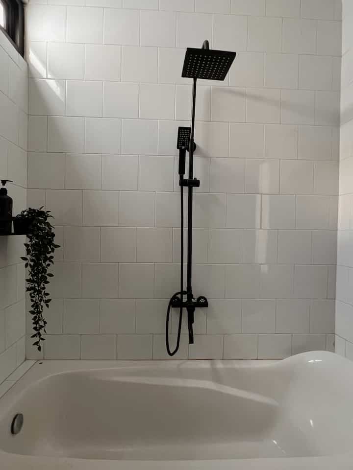 Ide Kamar Mandi Hitam Putih 🛁

#kamar mandi #bathroomideas #homedecor #bruwnhouse #dekorasikamarmandi