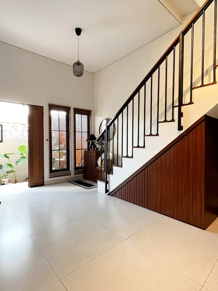 Kabinet bawah tangga! Material yang digunakan multiboard lapis HPL- TACO #kabinetbawahtangga #HPLTACO #rumah 