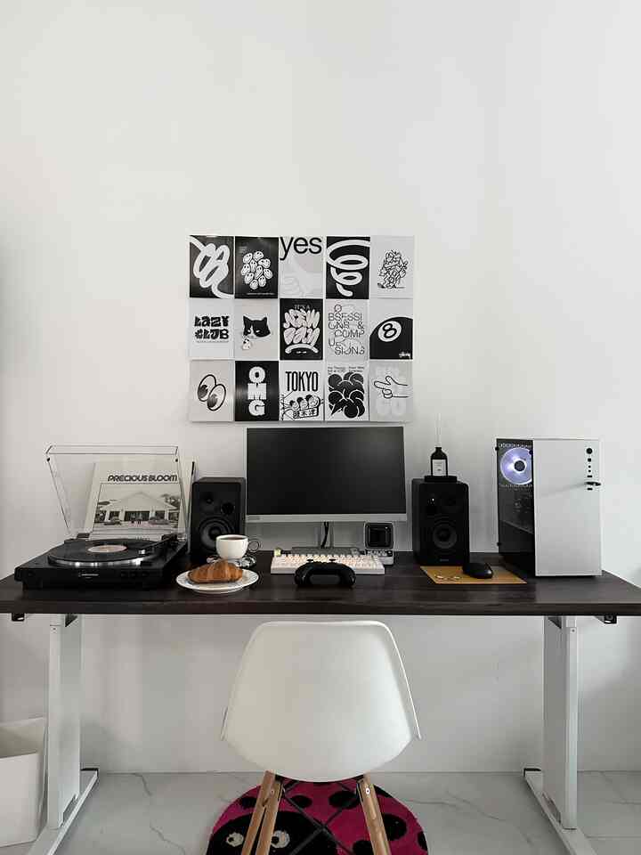 Small Decoration 🖤


Untuk mempercantik ruangan ini, kita mengisi kekosongan dengan meja kerja sekaligus hiburan musik dengan turntable, kita memilih warna hitam dan dominan putih di small decorations ini karena agar senada satu sama lainnya


#smalldecorations #decorationsinspo #pernakpernikrumah #hiasanrumah #minimalist #angkahouse #setup #bauhaus #72sqm