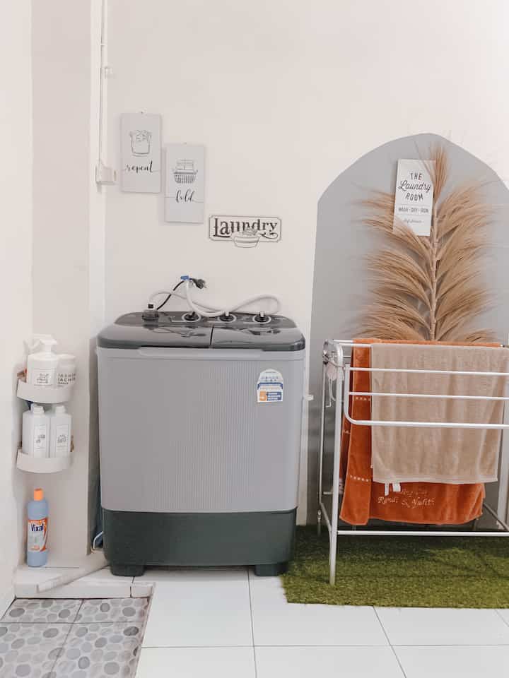シンプルなランドリールームの装飾のインスピレーション（低予算）

#ランドリー #laundryroom #rumahmungil #minimalist #rumahdeveloper #Tangerang #ceritarumah _yr #dekorasilowbudged