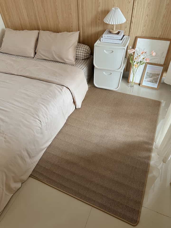 Suasana baru di kamar mungil… abis geser posisi kasur dan ganti beberapa dekorasi biar lebih fresh 💕

#kamarmungil #kamaraesthetic #smallbedroom #dekorasikamar #bedroomidea #roomdecor