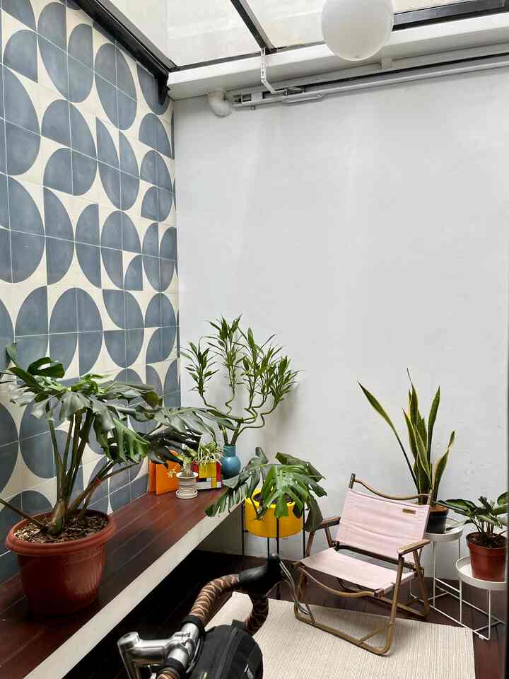 Piknik dengan tanaman 🧺🪴

Hal yang baik tentang memiliki sunroom adalah kita dapat mengadakan piknik semi indoor kapan pun kita mau tanpa khawatir jika cuaca terlalu panas atau hujan.

#mixedfeelingshome #sunroom #greenhouse #indoorgarden #tanamanhias #plants #tinyhome