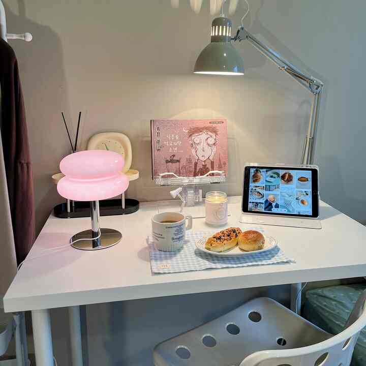 kopi sore 🥯☕️🕯️

#meja #desksetup #deskdecor #mejabelajar #mejabelajarminimalis