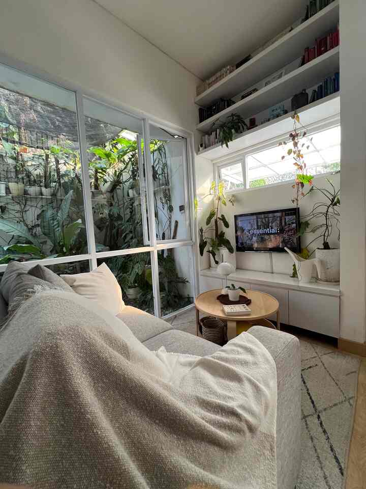 Living room berwarna netral

#livingroom #scandinavianhome #interiordesign #homeinspiration #ikea #RuangTamuAesthetic #RuangTamuCantik #MakeOverRuangTamu