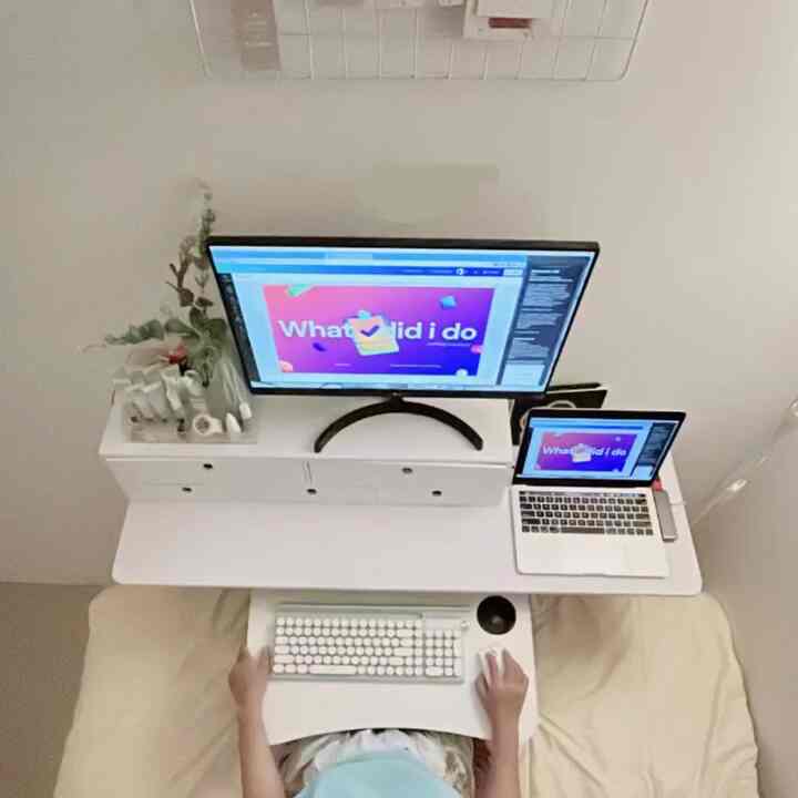 Super tiny bedroom yang aku maksimalin setiap sudutnya 🍭🫶🏻✨🌝

Selain ada kasur dan lemari aku tambahin working space yang menurut aku bisa saving sapace dan berguna banget. 

#bedroom #bedroomstyling #mural #muralkamar