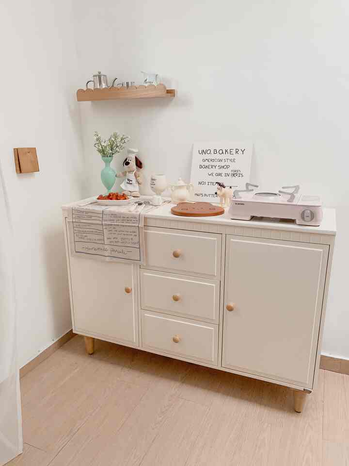 In my mini studio, I like to make this spot a stylish mini kitchen corner 😝 my decor style is simple but still looks Korean aesthetic 😆 so I also added a scallop shelf to make it look more cute, that's the spot


#kitchenstyling #kitchendecorideas #kitchenmakeover #kitchen #kitchencorner #ministudio #koreanroom