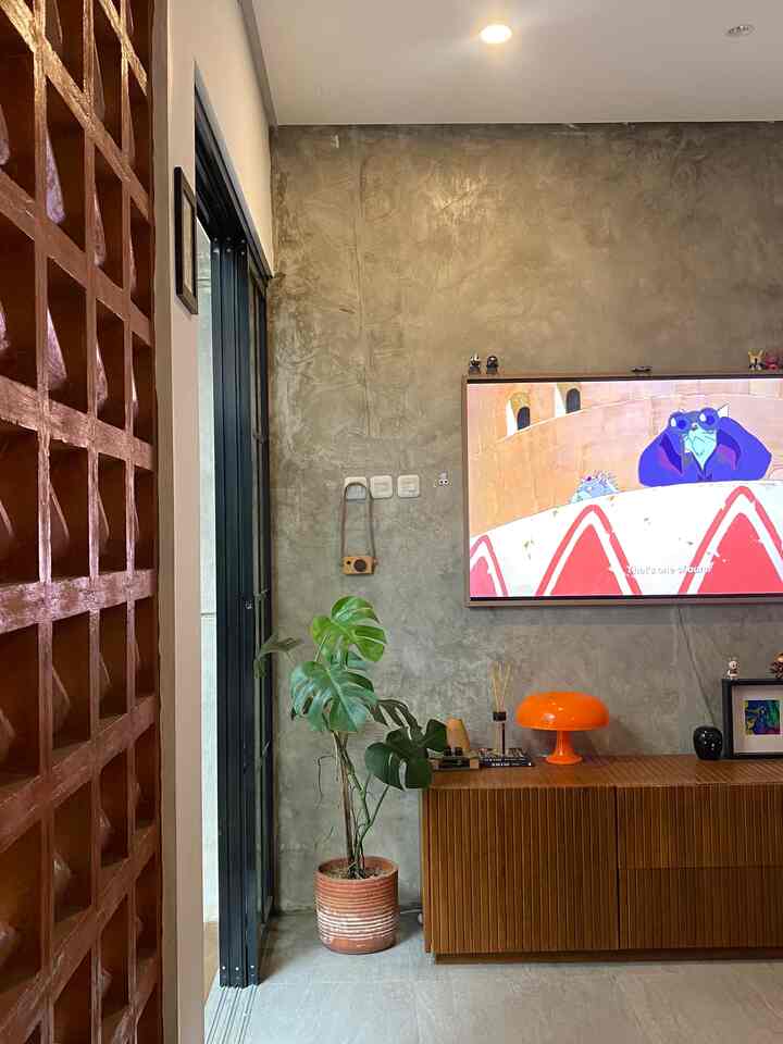 Beginilah cara kami menghabiskan hari Minggu pagi 💙 #rumabatari #livingroom #sundaymorning #happyweekend #rumahmungil #slowliving #familyroom