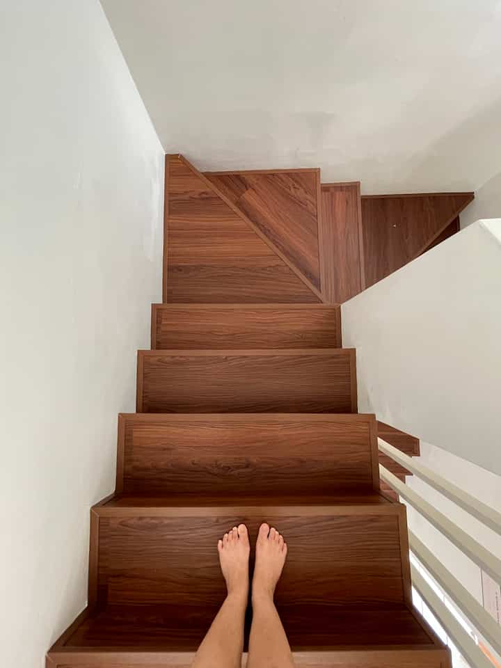 Vinyl Stairs Inspiration

Hi everyone! ✨

Dari dulu pengen banget make over tangga dari yg sebelumnya keramik bawaan developer karna warnanya kurang bagus plus bocel2 dan nat gak rapi. Gak perlu repot2 bongkar pasang keramik karna vinyl  bisa jadi solusi untuk bikin tangga jadi glow up. Vinyl yang kupakai ini dari Taco, hasilnya cantik banget dan mengubah vibes rumah jadi makin elegant. Yuk klik untuk tau detail produknya ya! 💜

#tangga #vinyl #TACO #enoughomey #idemakeover #doityourself #makeovertangga