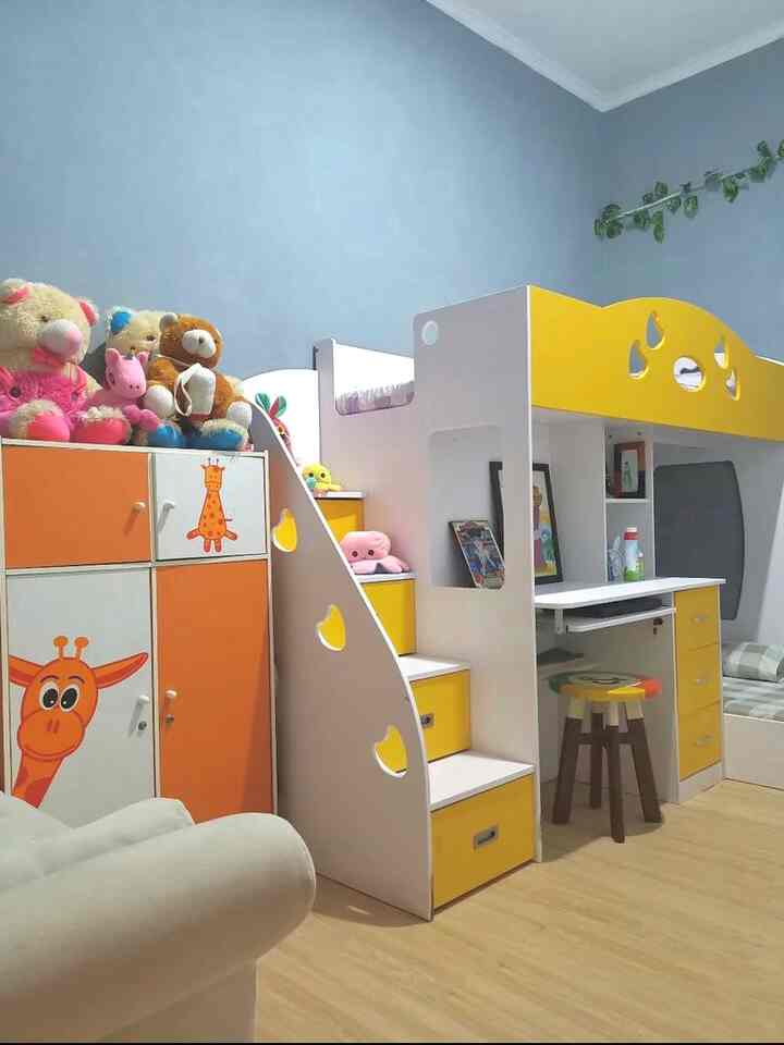 Colorfull theme in my kids bedroom 🥳
Satu satunya ruangan dirumah yang tema nya warna warni ya disini, dikamar anak anak. Pemilihan warna kuning & orange membuat vibes kamar lebih ceria sesuai dengan dunia anak yang penuh dengan warna 🥳


#bedroom #kidsbedroom #informa #bedset #colorful 