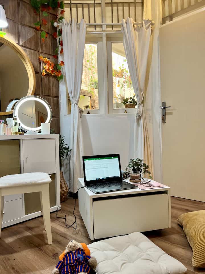 Lesehan Work in the Room...
Why Lesehan? Because the room is small and it's impossible to have a work desk in this room 🫣. Even though I'm sitting on my bed, I make my work space as comfortable as possible, check it out ❤️
.
#myroom #mycozyroom #mybedroom #mycozybedroom #ikea #cushioncover #ikea365+ #ingolfikea #ikeamug #ikeagorden {9 #aesthetic curtains}