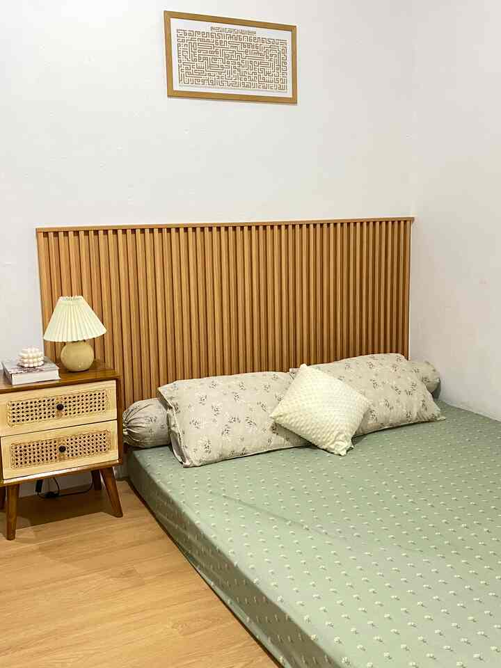 Inspirasi Kamar minimalis japandi dipadukan dengan woodpanel dan vinyl menambah suasana menjadi warm #kamaridaman #kamar #kamarku 