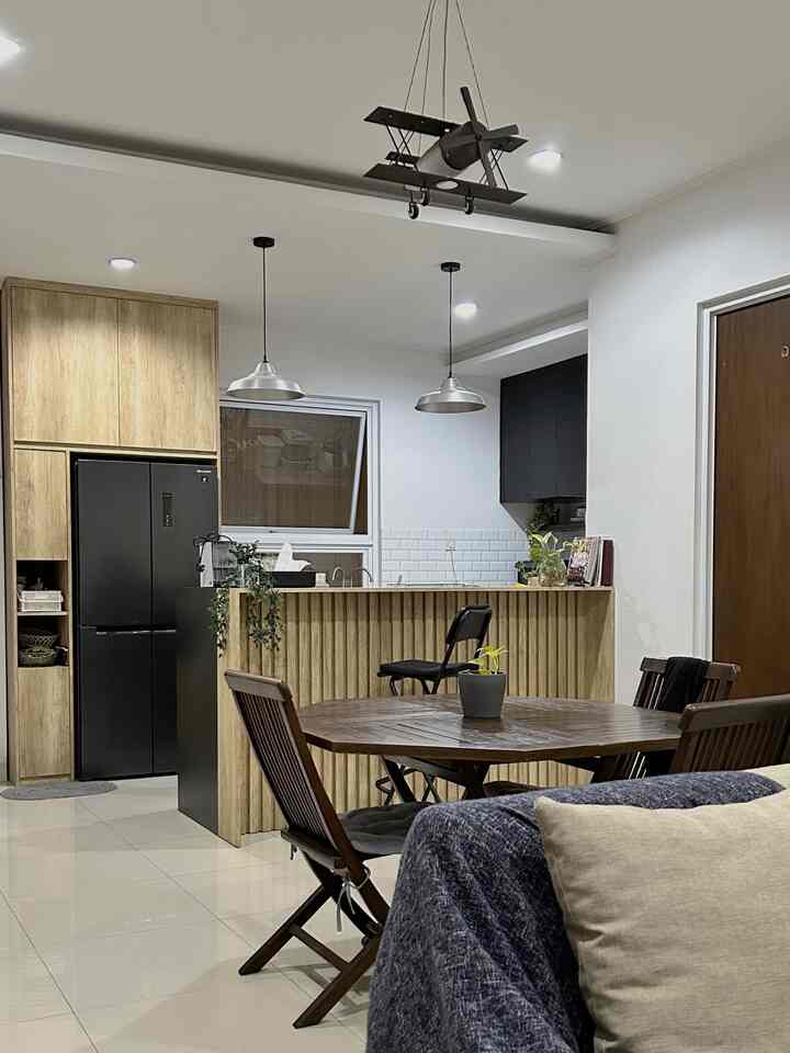 Lantai 1 di #boemisaturnus mengusung konsep open space, konsep ini menjadi pilihan karena selain terlihat luas tema openspace juga bisa dimanfaatkan ketika ada kumpul keluarga, pemilihan furniture minimalis sehingga mudah untuk dipindah. #mydreamhouse #bighouseinspo #rumah besar