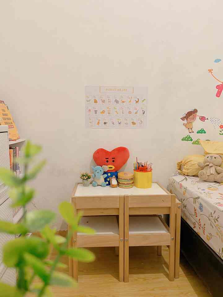 I bring the colors to my daughter’s bedroom. Masih tetap nuansa putih dan kayu tetapi ada lebih banyak warna disini. #kamaranak #color #harihariibu #colorfull #minimalist #whiteandwood
