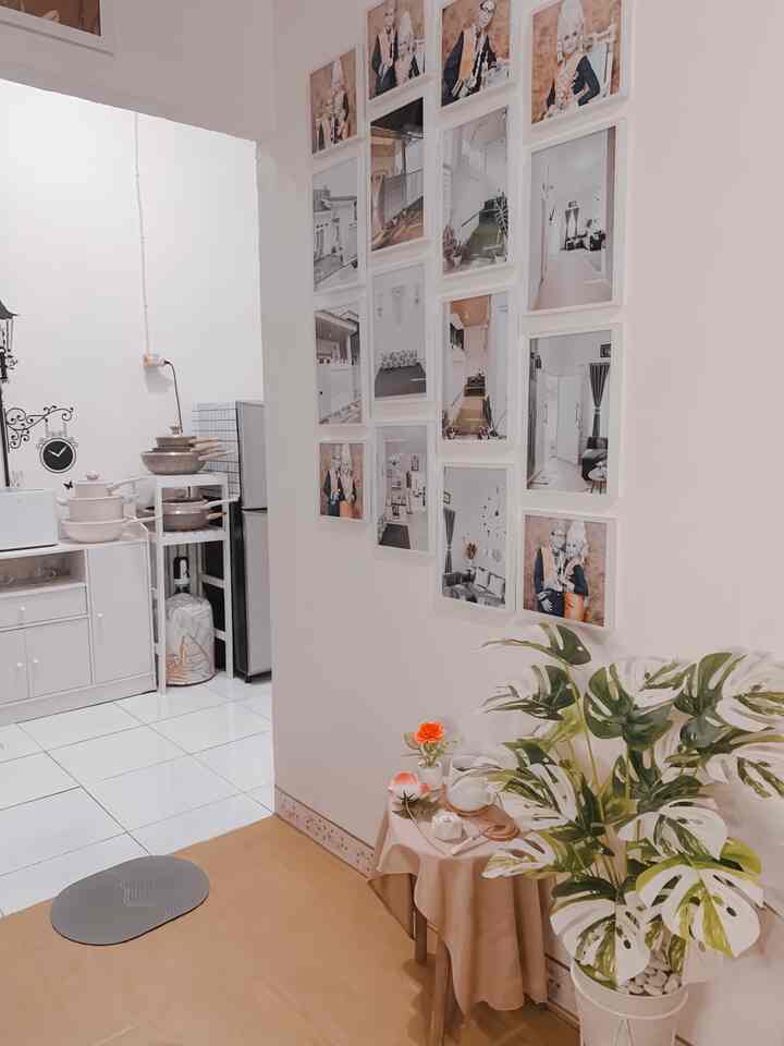 Suasana weekend di lorong menuju dapur 😍

Sejujurnya area ini bisa di bilang masih menyatu dengan area ruang tamu & ruang tv 

#RuangTamuAesthetic #RuangTamuCantik #MakeOverRuangTamu #minimalist #rumahdeveloper #Tangerang #rumahmungil 