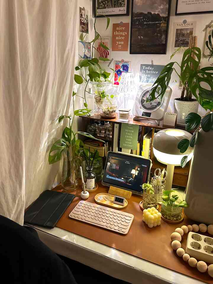 Room lighting has an effect on your mood, don't you agree?
Like my work room, for example. I personally really like vibes that are warm, cozy, and really homie. But aesthetic at the same time. For this reason, I chose warm colored lighting and placed several lights at certain points. Specifically for my work area, I give two lights at once. Apart from being brighter, it also becomes the main spot in my room.

#NightVibe #LightingIdeas #LightingInspiration #HomeDecor #DeskArea