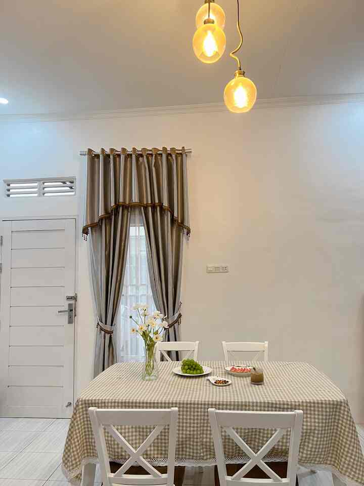 Selamat sore tetangga Ohouse. 🤍
Jangan bosan dengan ruang makanku yaa. 😊

#ruangmakan
#mejamakan
#aesthetic
#homedecor
#homeinspo
#minimalist
#rumahdeveloper
#pontianak
#decorlowbudget

