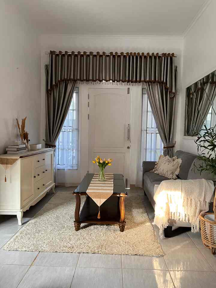 My Home Story

Rumah ini dulunya penuh rumput dan tak terawat. Saat kami memutuskan untuk mandiri alias tinggal terpisah dari orangtua, kamipun mulai membersihkannya dan pelan-pelan merenovasinya sesuai kebutuhan.

Perubahan awal yang kami lakukan antara lain: mengganti warna cat, memasang pagar, serta meninggikan halaman rumah.

Untuk bagian dalam rumah yang kami rubah adalah kamar mandi. Kami juga membesarkan dapur dengan sisa tanah yang ada, memasang kitchen set agar dapur lebih rapi, menambah satu kamar mandi, serta membuat kolam ikan dibelakang rumah.

Rumah ideal menurut kami adalah tempat untuk kita tinggali yang sesuai dengan kebutuhan kita, bukan hanya sebagai tempat tinggal atau sebagai tempat beristirahat bagi penghuninya setelah lelah melakukan berbagai aktivitas, tetapi juga sebagai tempat berlindung, tempat berkumpulnya keluarga, tempat dimana kita merasa aman dan nyaman, tempat untuk bertumbuh, juga tempat untuk berbagi segala rasa. 🤍✨

#MyHomeStory
#MyHomeJourney
#HomeSweetHome
#minimalist 
#rumahdeveloper
#pontianak
#decorlowbudget
#rumahmungil
#livewithkids