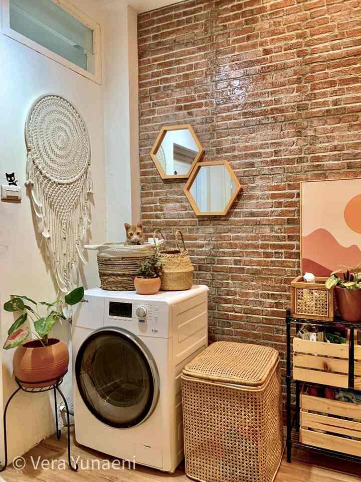 𝗦𝗘𝗦𝗨𝗔𝗧𝗨 𝗬𝗔𝗡𝗚 𝗘𝗦𝗧𝗘𝗧𝗜𝗞 ….
𝗗𝗶 𝗿𝘂𝗺𝗮𝗵𝗸𝘂?? 𝗡𝗮𝗵, 𝗶𝗻𝗶 𝘀𝗮𝗹𝗮𝗵 𝟯 𝗻𝘆𝗮 𝘆𝗮𝗻𝗴 𝗮𝗱𝗮 𝗱𝗶 𝗟𝗮𝘂𝗻𝗱𝗿𝘆 𝗿𝗼𝗼𝗺𝗺 𝗵𝗲𝗵𝗲𝗵𝗲. 𝗖𝗲𝗸𝗶𝗱𝗼𝘁 𝘆𝗮 🥰
𝟭. 𝗗𝗶𝗻𝗱𝗶𝗻𝗴 𝗸𝗲𝗿𝗮𝗺𝗶𝗸 𝗺𝗼𝘁𝗶𝗳 𝗯𝗮𝘁𝘂𝗯𝗮𝘁𝗮 𝟯𝟬𝘅𝟲𝟬𝗰𝗺
𝟮. 𝗞𝗲𝗿𝗮𝗻𝗷𝗮𝗻𝗴 𝗟𝗮𝘂𝗻𝗱𝗿𝘆 𝗥𝗮𝘁𝘁𝗮𝗻 𝗪𝗲𝗯𝗯𝗶𝗻𝗴
𝟯. 𝗞𝗲𝗿𝗮𝗻𝗷𝗮𝗻𝗴 𝗘𝗻𝗰𝗲𝗻𝗴 𝗚𝗼𝗻𝗱𝗼𝗸
𝟰. ….𝗞𝘂𝗰𝗶𝗻𝗴 𝗢𝘆𝗲𝗲𝗲𝗲𝗻𝗻 😂🫣

#keranjangcucian #keramik #romankeramikinterlok #keranjangrotan 