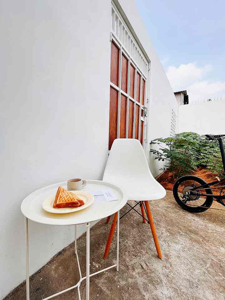 morning breakfast 🤍

sarapan sambil memandangi langit biru dan tanaman hijau, teduh hirup udara segar pagi ini..🌿

#breakfast #minimalis #sudutrumah #homecafe #rumahdenganpekarangan #rumahyanghangat #tamanberanda 