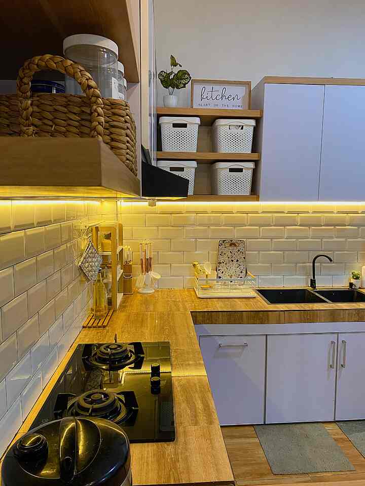 Pertama kali mau bangun rumah yang paling utama aku fikirin banget adalah konsep dapur dirumah ini aku mau bener bener nyaman dapurku biar aku semangat buat masak dan alhamdulillah dapur mungilku terwujud 
#myhomejourney
#ceritarumahku
#myfavoriteroom
#kitchenroom
#kitchenarea
#dapurtini
#dekorasidapur
#rinnai
#tekaid