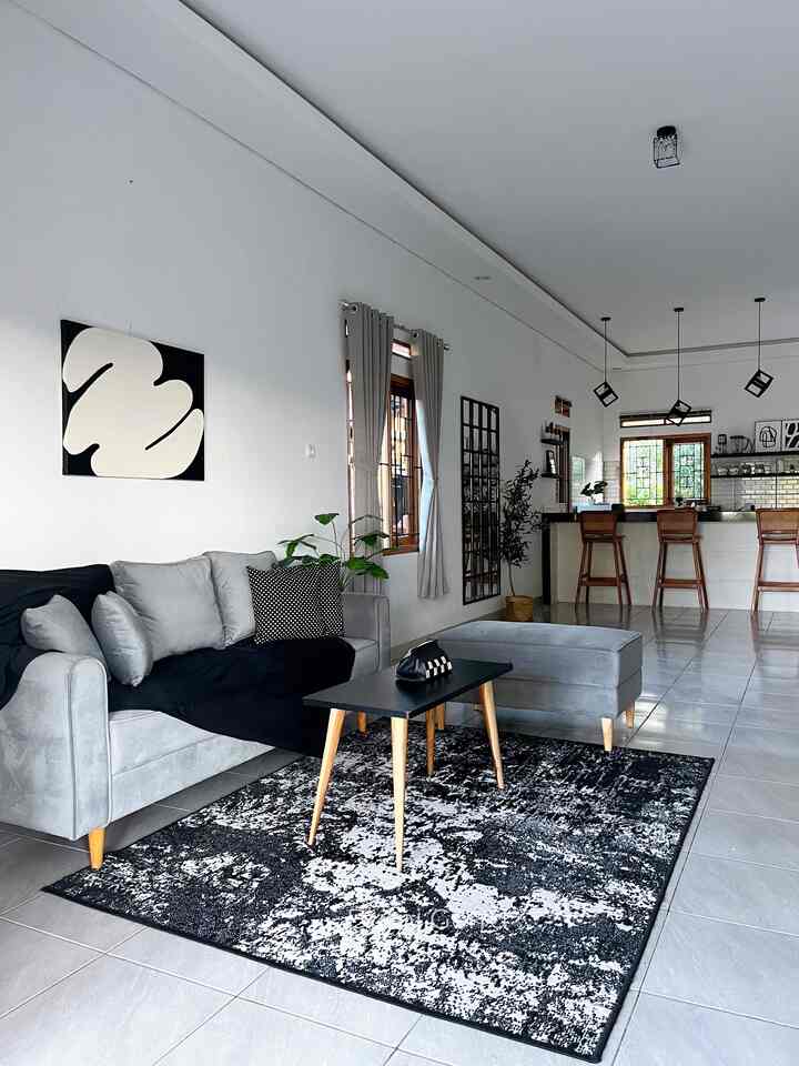 Hai selamat datang d Bumi Gerrd rumah yang belum 1 tahun kami tempati dan masih dalam proses pengisian. Sebetulnya tidak ada tema khusus d rumah ini hanya saja aku pecinta moncohrome jadi mencoba menyeragamkan warna hitam, putih, dan abu dengan sentuhan kayu di rumah ini. Mungkin bisa d sebut rumah monochrome minimalist. Sengaja memilih konsep open space dan cat putih agar ruangan terkesan lebih lega.

#bumigerrd #monochrome #openspace #minimalist #roomdecorinspo #aesthetichomedecor #homedecorinspo