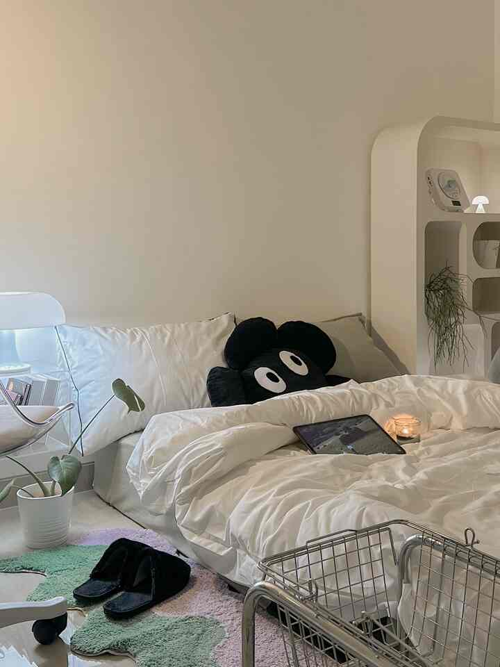 White & Green Room [Night Vibes]

Cara aku styling ruangan supaya terlihat rapi dan aesthetic meskipun banyak perintilan adalah dengan memilih barang yang dominan warna senada contohnya putih.

#bedroominspo #koreanroom #DekorasiKamarAnak #InspirasiKamarAnak #KidsRoomStyling