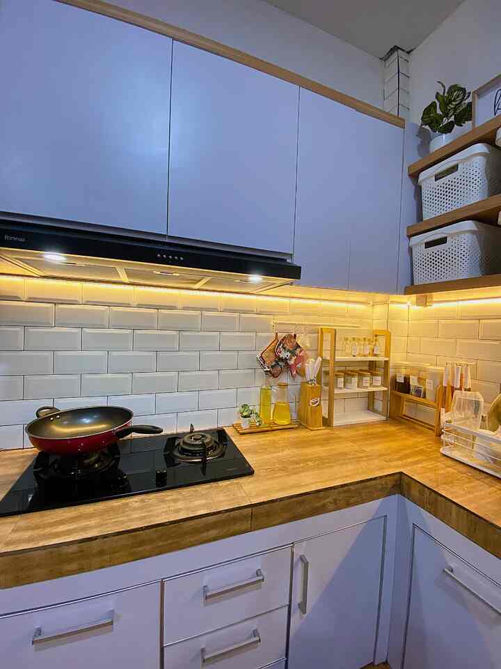 Dapur mungil ukuran 3 mtr x 3mtr  @thelakibini.house 
#kitchenroom#kitchenarea#inspirasidapur#homesweethome#shoppeid
