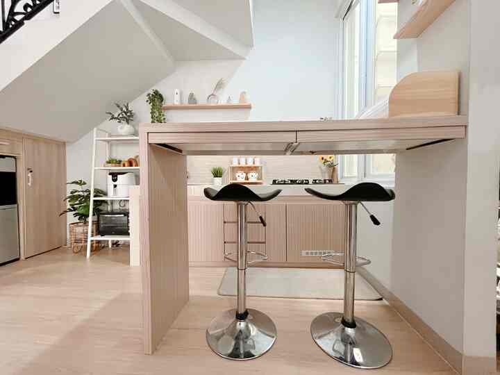 Dining and kitchen area ✨

Dining area yg berfungsi sebagai meja kerja juga hihi
Sengaja dibuat semacar table bar, agar menghemat tempat tetapi tetep berfungsi dengan baik 🤗

#KitchenRoomDecor
#DiningRoomDecor
#Kitchenldeas
#DiningRoomideas
#KitchenInspiration
#DiningRoomInspiration