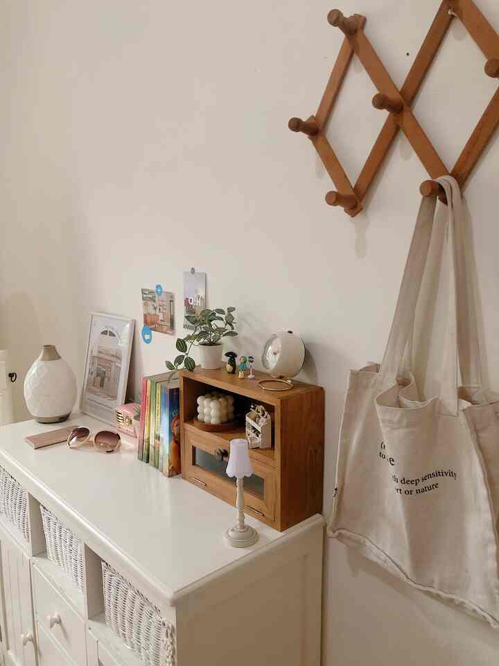 Selamat hari Minggu 🤍🍂


#dekorminimalis #idedekor #dekorasikecil #homedekor #estetik #mejadekor #roomdekor