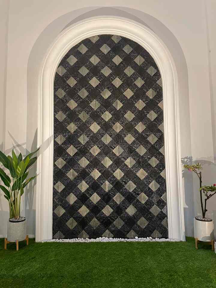 Mini Backyard

Selamat Pagi teman2 semua🫶🏻
Aku mau sharing terkait mini backyard atau mini garden yg ada di Rumah Shelica.

Impian aku bisa punya backyard yg agak besar yah tapi karena keterbatasan lahan jadi ukurannya kita minikan😁 Menurut aku backyard di dalam rumah ini penting banget untuk sirkulasi udara dan cahaya simat di dalam rumah yah🫶🏻

Untuk membuat backyard ini menarik aku buat sedikit dekorasi yah seperti arch yang dilapisi oleh batu alam andesit dan rumput sintesis.

Semoga menginspirasi🤍

#homedecor #rumahshelica #classicmodern #serpong #bsd #rumahdeveloper #rumahcluster #livewithkids