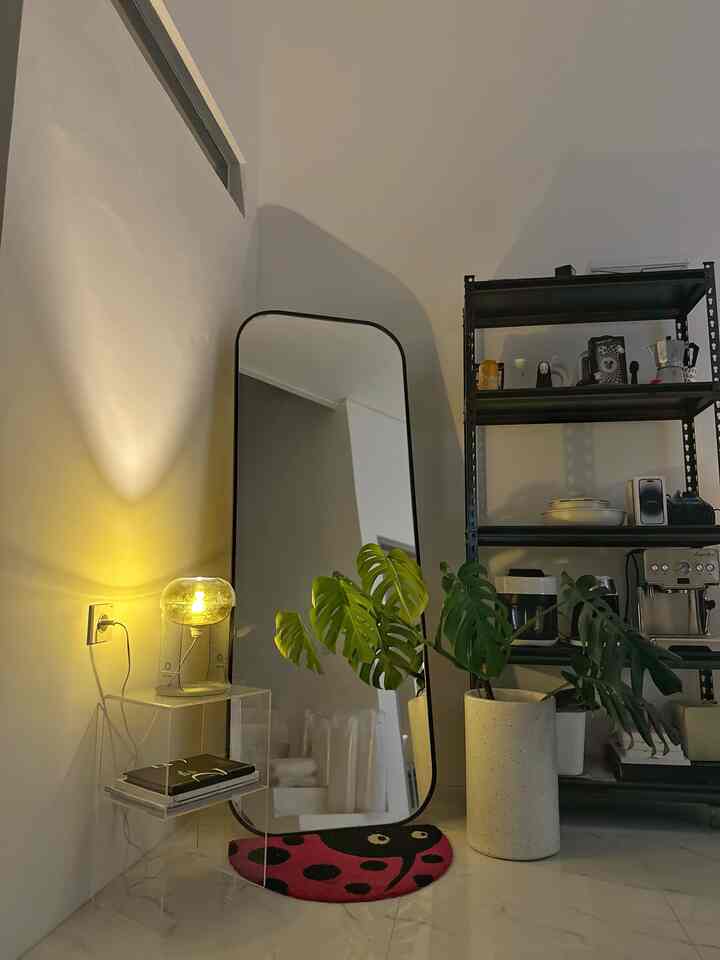 Sudut baru di Angka House
Cermin minimalist dan dekorasi lainnya menuatu disudut pojok untuk kebutuhan sehari-hari berkaca dan bisa jadi foto ootd disini 


#rumahminimalist #minimalist #studio #informa #angkahouse #home #72sqm #minispace #rumah #inspirasi 
