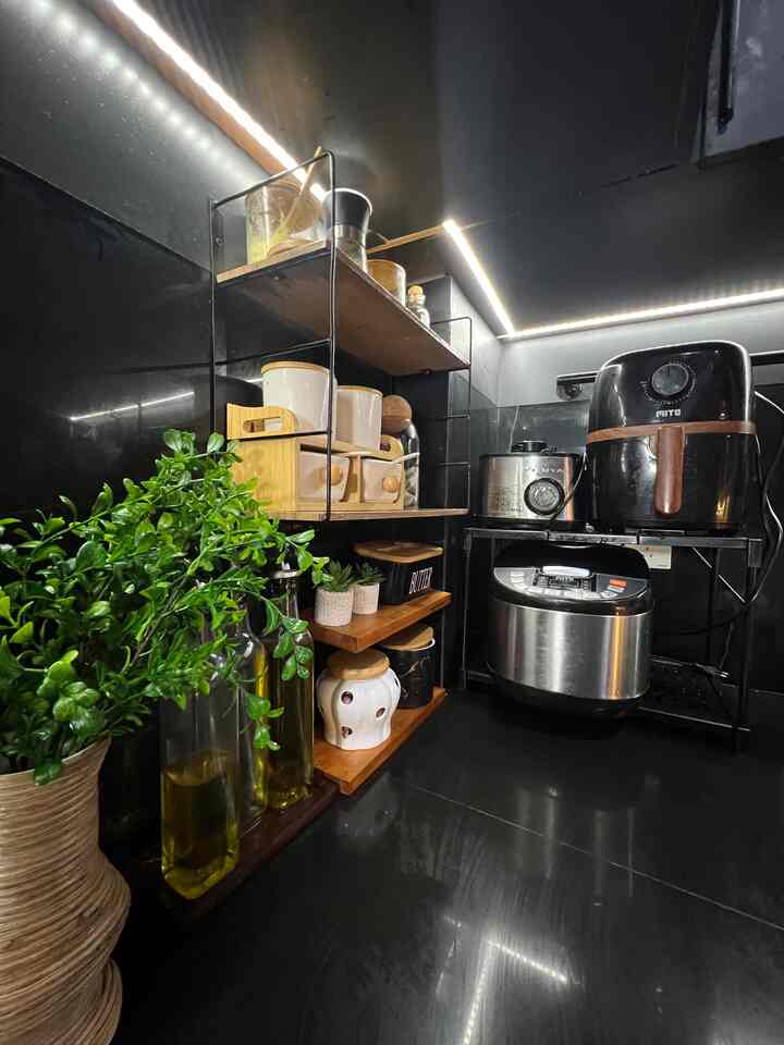 Di era gempuran dapur japandi

Aku lebih memih hitam macho.

#designdapur #designdapurcantik #dapurminimalis