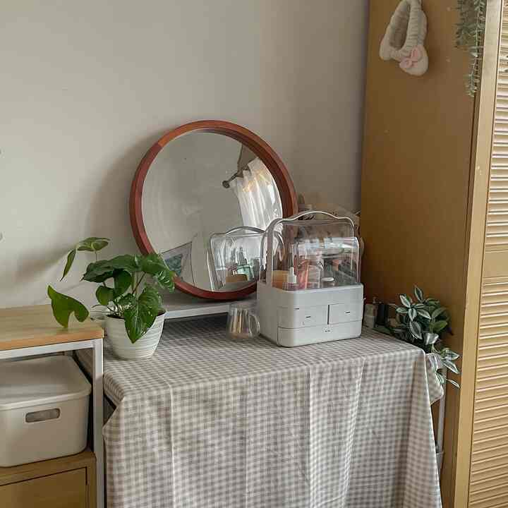 suasana hati dan tempat paling bersemangat 🫰🏼🪴

#meja rias #mirror #favoritespot #boyunderthewillows