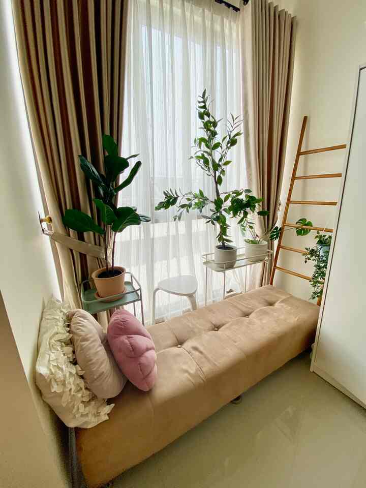 hai tetangga online,

Kamar ini jarang banget masuk frame karena kalau boleh cerita sedikit kamar ini adalah kamar tamu tapi Aku pakai sebagai Kamar kucingku Noir yg terkena virus FIP selama 6 bulan aku jadikan tempat karantina untuk Noir. Alhamdulillah sudah 6 bulan dan Noir sudah dinyatakan sembuh dan senengnya lagi bisa nyantai2 lagi di kamar ini heheheh 


#petparent #rumahcluster #WestJava #decorlowbudget #homedecor #bedroomdecoration 