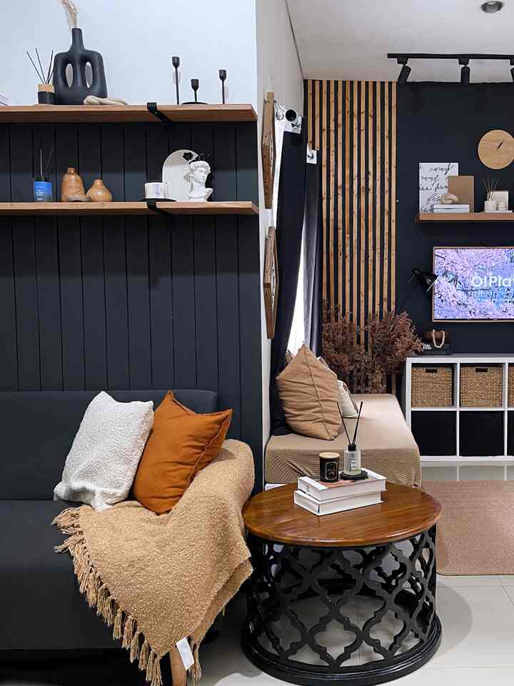 — My Home Story 

Ada cerita tentang rumah developer mungil yang kami beli dadakan kaya tahu bulat ini.
Waktu itu setelah kami menikah, kami tinggal di kos-kosan lantai 3, akhirnya setelah 1 tahun menikah dan waktu itu sedang hamil anak pertama 7bulan, baru kepikiran harus cari rumah karena nggak mungkin masih tinggal di kost-an dan punya bayi.
Akhirnya setelah cari via di website rumah online, kesana kemari belum ada yang sreg dan banyak pertimbangan karena akses, harga yang belum cocok, juga lingkungan. 

Akhirnya ketemu sama rumah ini, alhamdulillah kaya jodoh, langsung sreg.
Rumah yang sudah hampir 8 tahun kami tempati saat ini, 
Alhamdulillah sudah cukup nyaman bagi kami. Walaupun memang tidak luas, besar dan mewah. 
Tapi InsyaAllah kami betah dan selalu menemukan cara untuk pulang kerumah. 🥹🖤🤎

#MyHomeStory
#MyHomeJourney
#HomeSweetHome 
#Beforeafter #makeoverlowbudget #homeinspo #homeinspirations #homedecor #rumahmungil #rumahminimalis 