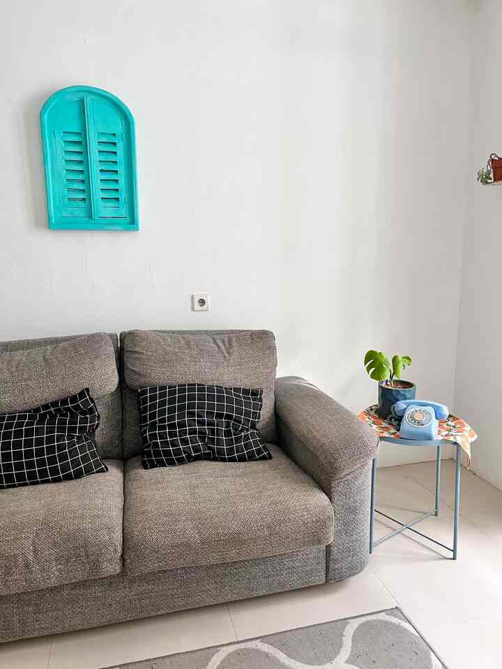 Brings color to my home ✨

Untuk area living room dan rumah ini. Emang sengaja pengen memberikan sedikit nuansa full color. Agar terasa lebih ceria dan happy.
Luas area living room ini 3x3m lumayan cukup luas yah. Dipadupadankan dengan cat putih. Jadi warna lebih mencolok disini ✨✨

#home #dekorasiruangtamu #ohouse #bumiphilar #bringscolor #dekorasirumah