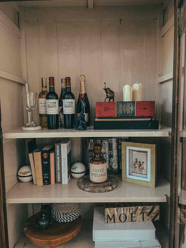 Night time calling me for a glass of wine 🍷🌙✨ #night #vibe #wine #antik 