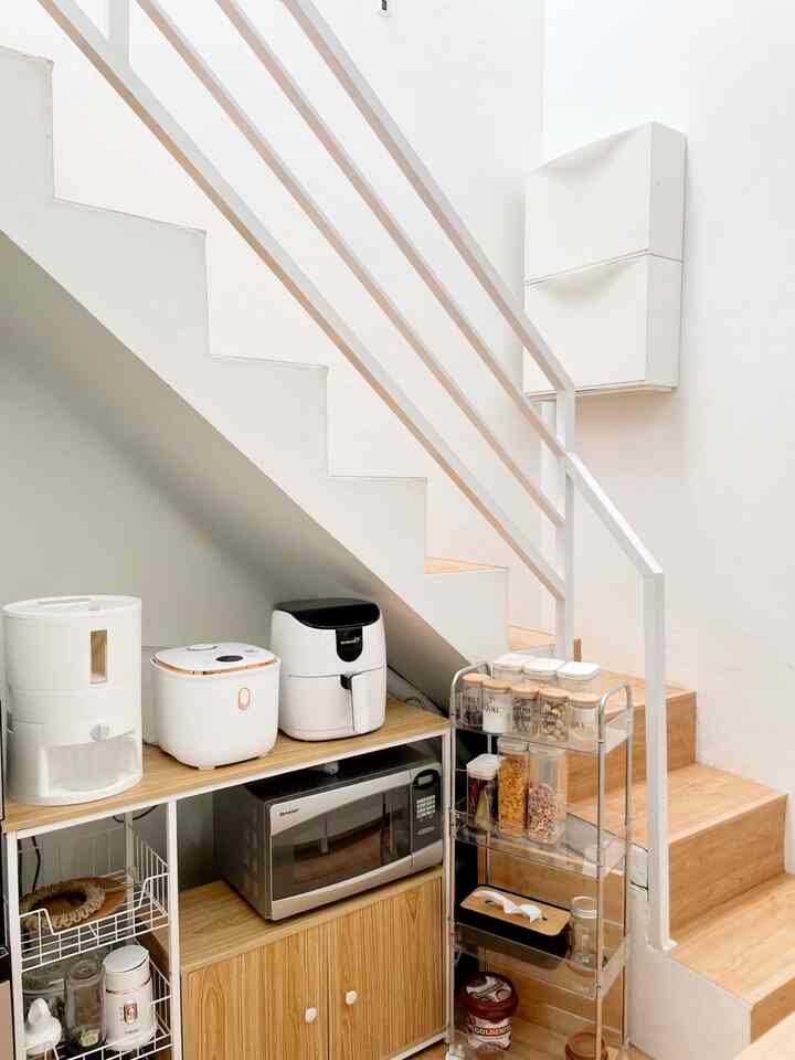Area bawah tangga yang belum pernah di shoot sebelumnya

#dapurminimalis #areadapur #dapurmini #rumahminimalis #rumahcluster #rumahdeveloper #homedecor #dapurkecil 