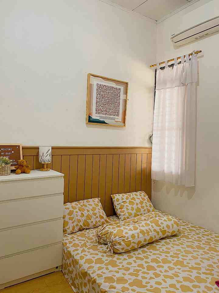 Kamar tidur utama ukurang 2,5m x 3m
#kamartidur
#seprei
#pirahome
#homesweethome
#japandistyle
#woodandwhite
#thelakibinihouse
#smalldecorations