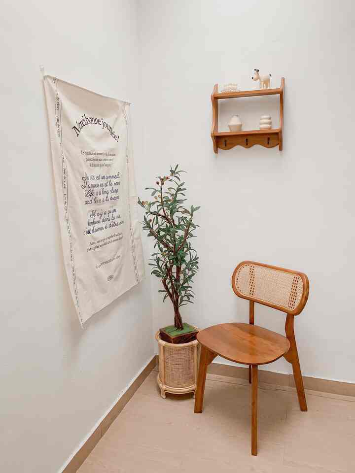 I moved into this house because there was 1 room that I could design into a mini studio. From previously an empty room that wasn't as good as the last photo slide, it became an aesthetic Korean style studio with a white wood theme 🫶🏻

#MyHomeStory #MyHomeJourney #HomeSweetHome #MyStudioStory #studioinspo #roominspo #koreanroom #roomdecor