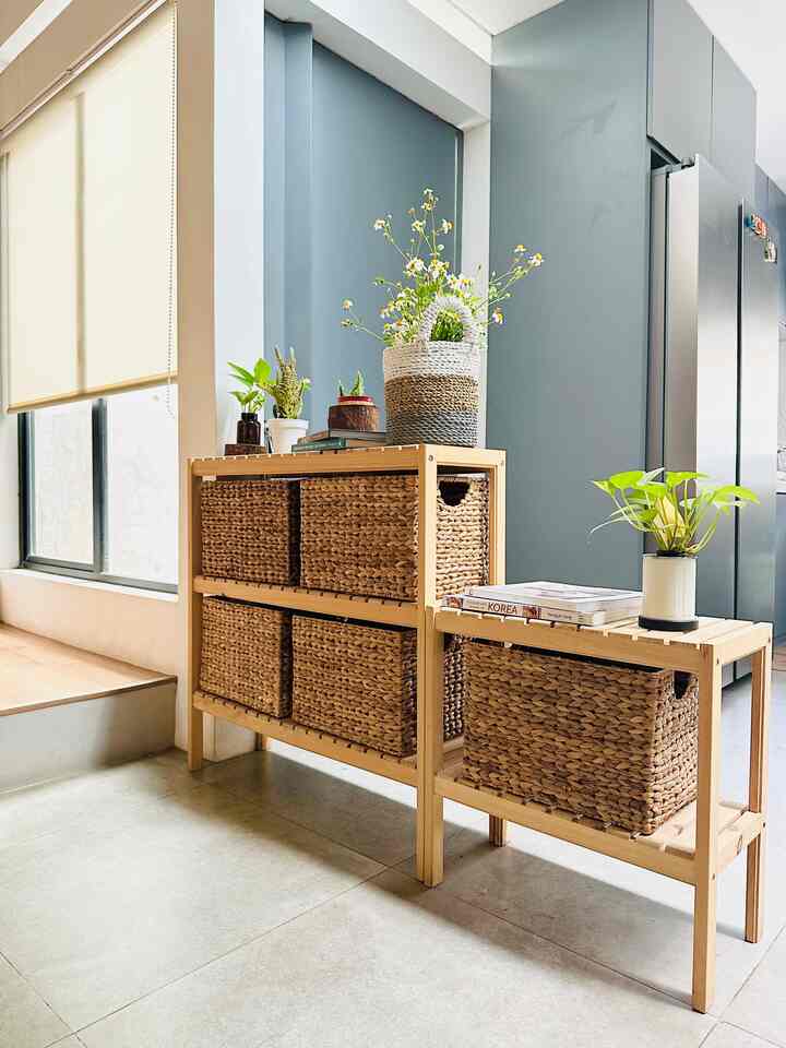 Hello everyone 😊
This time I want to give you a little inspiration for making shoe racks / storage on a minimalist budget.
This shoe rack can also be used as an aesthetic & decorative divider between the enterance area and the living room area in RFL House which has an open concept house theme.
Hopefully it's useful.. 😊

#enterance #storage #scandinavianhouse
#minimalist #homestagram #homecafe #homedesain #homeinspo