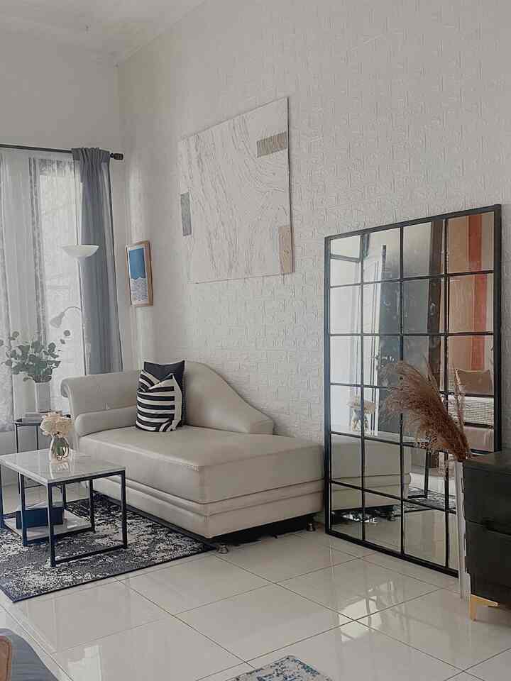 Rumah open space yang tetap ingin terlihat perbedaan di tiap ruangan. Akhirnya diwujudkan dengan wall mirror sebagai partisi di tiap ruangan 

#customfurniture #DIYFurniture #personalizedfurniture #uniquefurniture #minimalist #rumahdeveloper #rumahmungil #makeoverlowbudget #wallmirror 