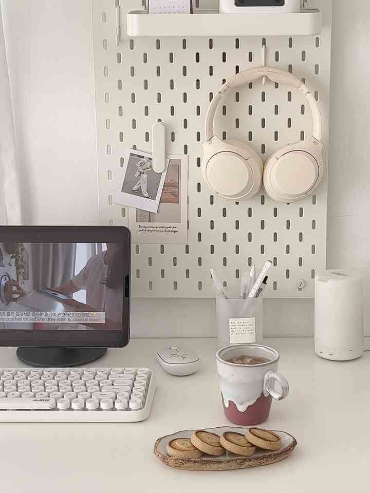 コーヒーとおやつ🤎🤎 #homecafe #deskinspo #whiteroom
